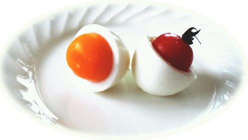 ゆで卵とミニトマトの写真